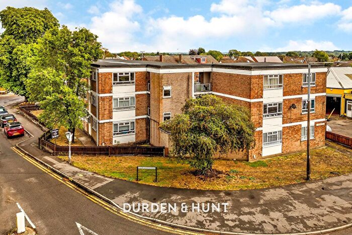 2 Bedroom Flat For Sale In Crow Green Road, Pilgrims Hatch, CM15
