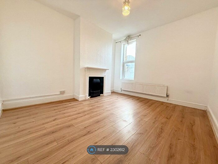 3 Bedroom Flat To Rent In London Road, Croydon, CR0