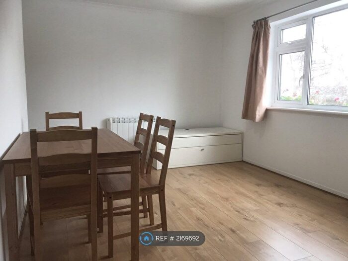 1 Bedroom Flat To Rent In The Stanfords, Epsom, KT17