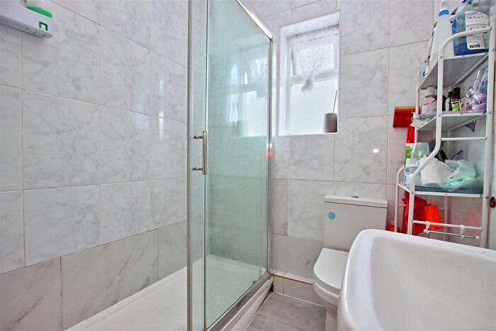 2 Bedroom Flat For Sale In Eldon Avenue, Borehamwood, WD6