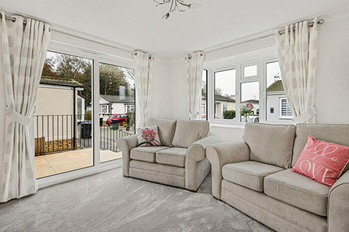 2 Bedroom Park Home For Sale In Woodlands, Weybridge Park Estates, Addlestone, Surrey, KT15
