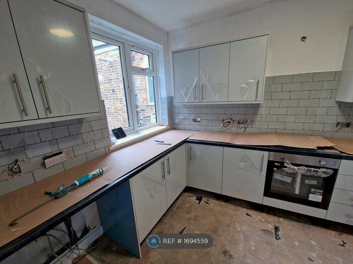 2 Bedroom Flat To Rent In Green Lane, Ilford, IG3