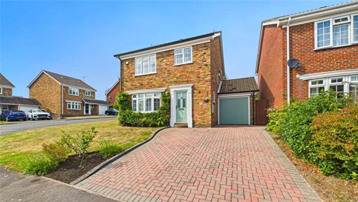 4 Bedroom Detached House For Sale In Withy Close, Lightwater, Surrey, GU18