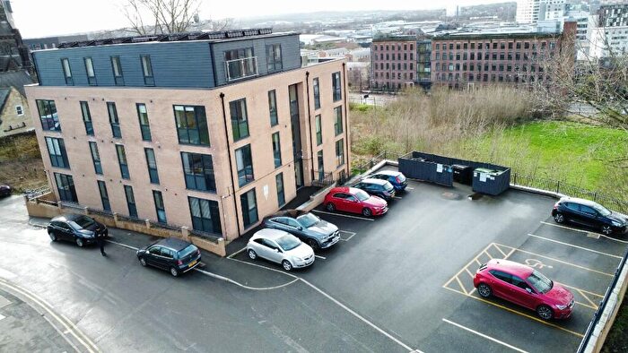 2 Bedroom Apartment To Rent In Ellerby Road, Leeds, West Yorkshire, LS9