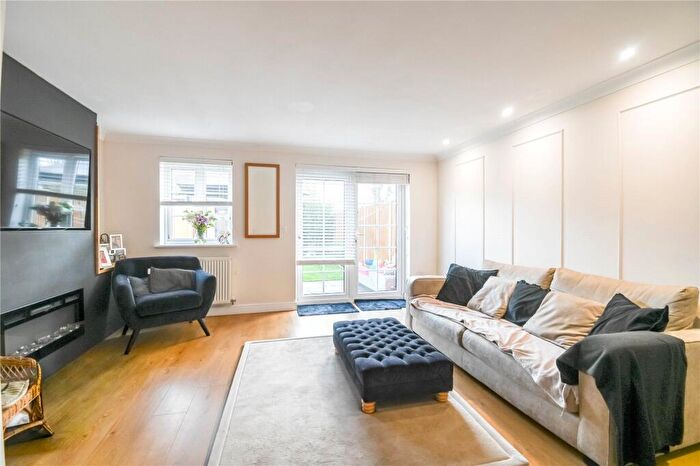 3 Bedroom Semi Detached House For Sale In Kennedy Meadow, Hungerford, Berkshire, RG17