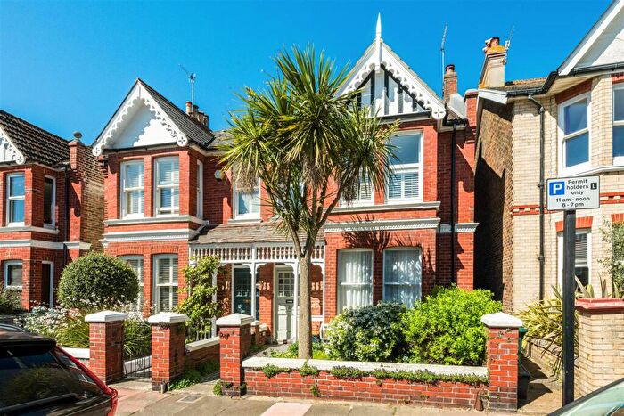 2 Bedroom Apartment For Sale In Worcester Villas, Hove, BN3