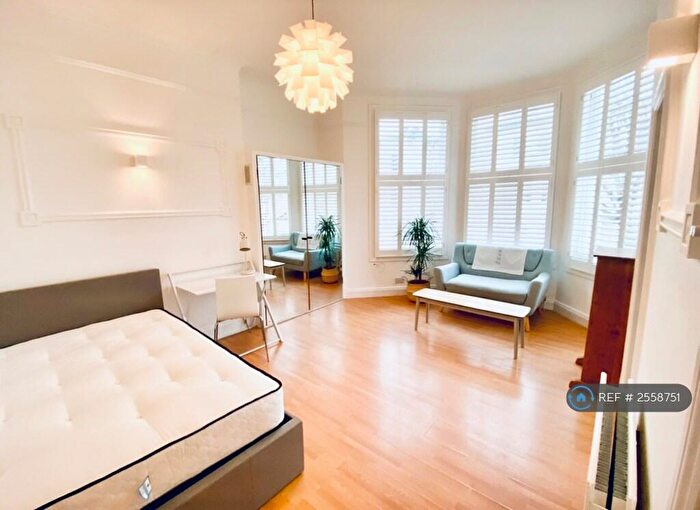 Studio To Rent In St Aubyns, Hove, BN3