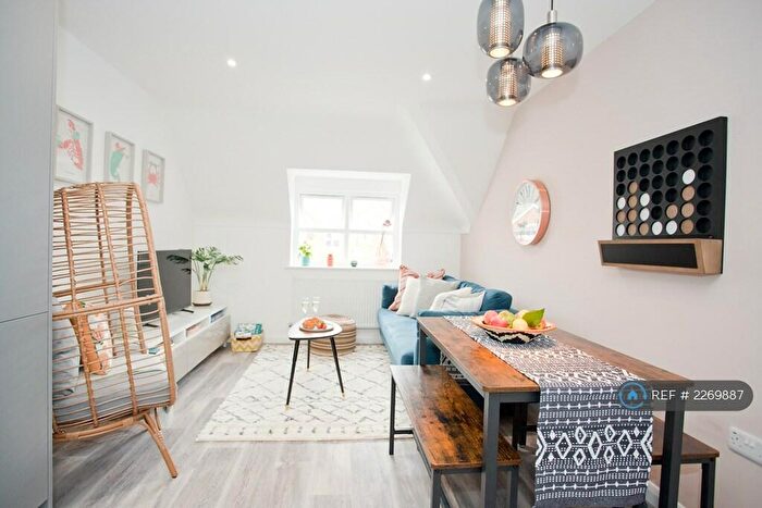 2 Bedroom Flat To Rent In Florence Road, Bournemouth, BH5