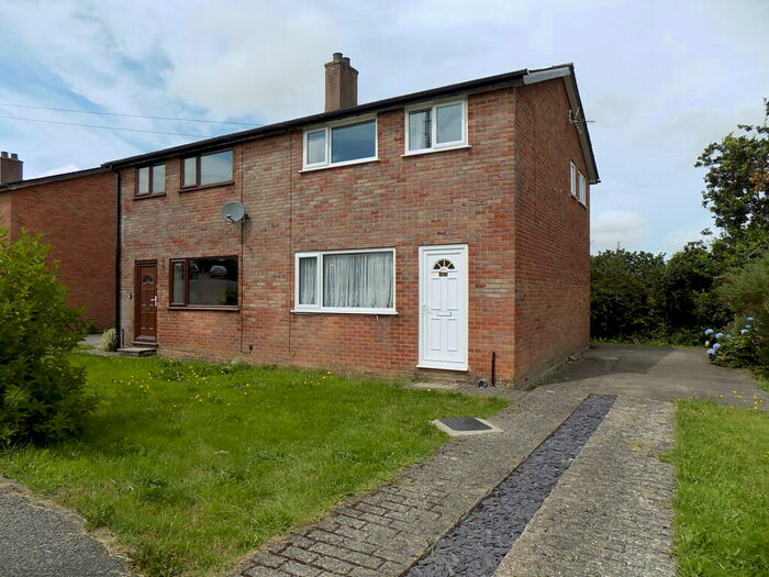 3 Bedroom Semi-Detached House To Rent In Rhosfryn, Penrhosgarnedd, Bangor, LL57