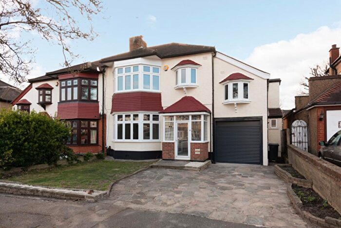 5 Bedroom Detached House To Rent In Byron Avenue, E18