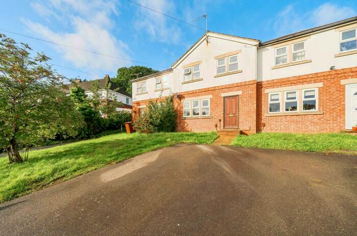 3 Bedroom Terraced House To Rent In Sussex Avenue, Horsforth, Leeds, LS18