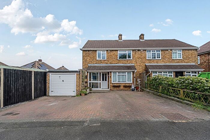 3 Bedroom Semi-Detached House For Sale In Woodlands Close, Swanley, Kent, BR8