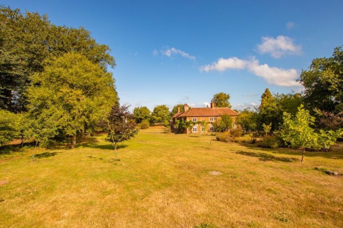 3 Bedroom Cottage For Sale In Lynn Road, Castle Rising, PE31