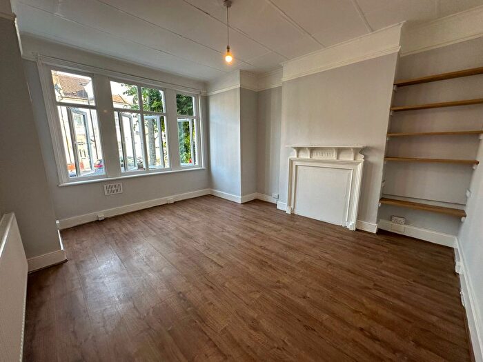 1 Bedroom Flat To Rent In Tottenhall Road, London, N13