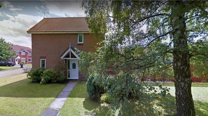 3 Bedroom Semi-Detached House To Rent In Cleeves Close, Warrington, WA1