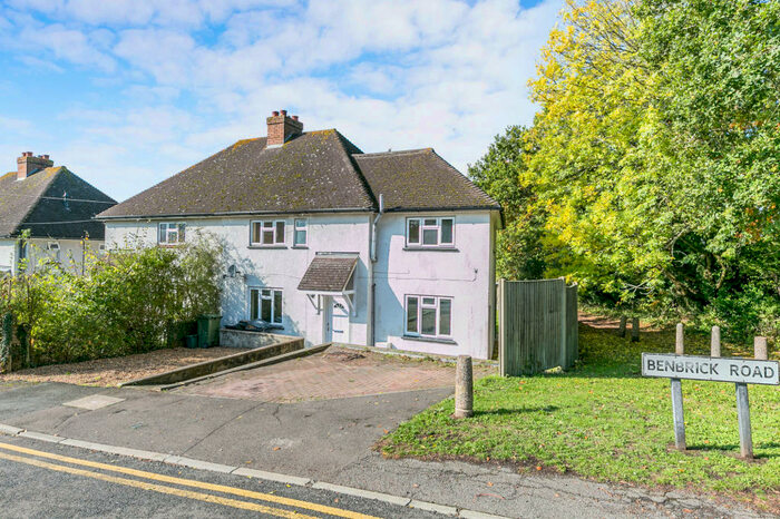 4 Bedroom House To Rent In Benbrick Road, Guildford, GU2