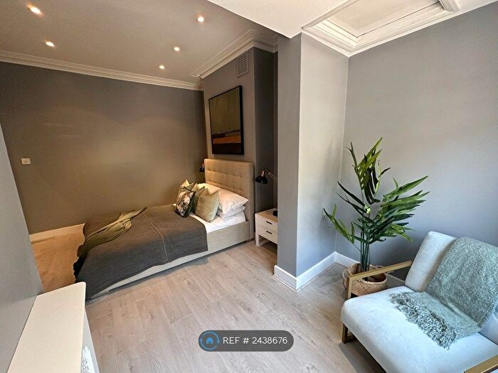 3 Bedroom Flat To Rent In St. Stephens Grove, London, SE13