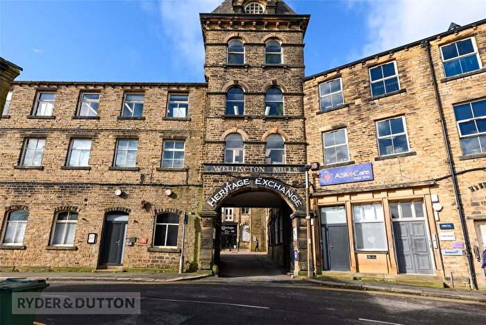 2 Bedroom Flat For Sale In Plover Road, Lindley, Huddersfield, West Yorkshire, HD3