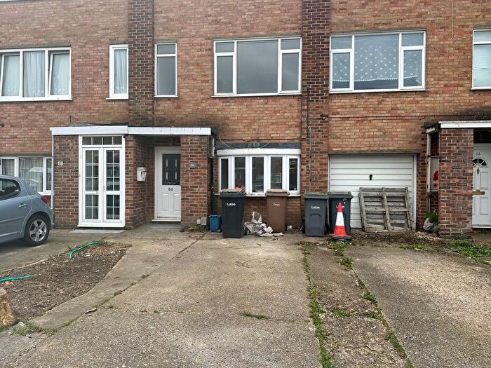 4 Bedroom Terraced House To Rent In Tenby Drive, Luton, Bedfordshire, LU4