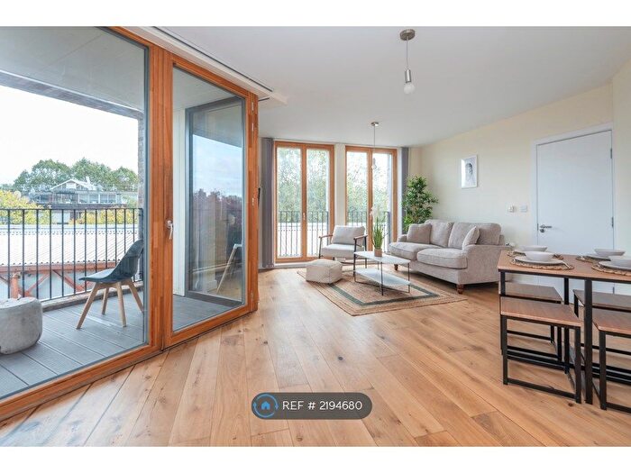 2 Bedroom Flat To Rent In Lockton Street, London, W10