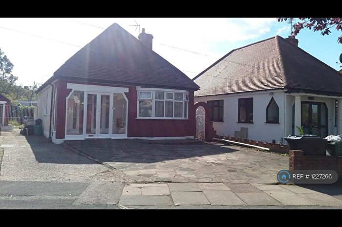 2 Bedroom Bungalow To Rent In Stradbroke Grove, Ilford, IG5