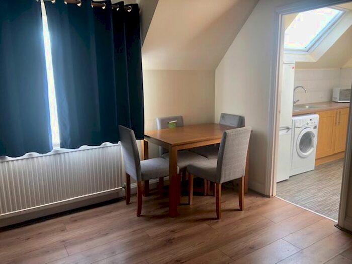 2 Bedroom Flat To Rent In Northwick Avenue, Kenton, Harrow HA3