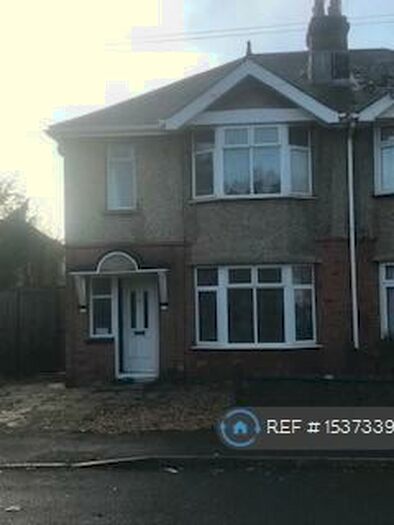 3 Bedroom Semi-Detached House To Rent In Clifton Road, Southampton, SO15