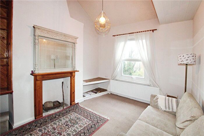 1 Bedroom Flat To Rent In St. John's Hill, London, SW11