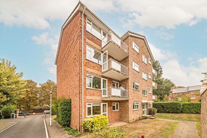 1 Bedroom Flat For Sale In Elton Close, Kingston Upon Thames, KT1