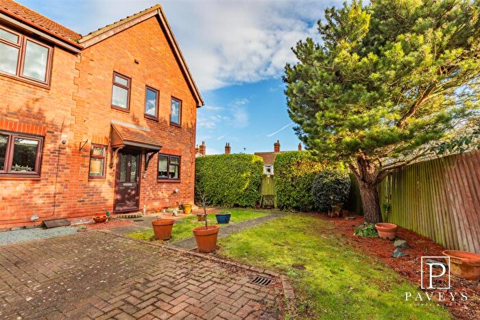 3 Bedroom End Of Terrace House For Sale In Oxborrow Close, Kirby Cross, Frinton-On-Sea, CO13