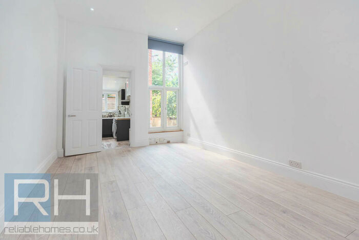 Ground Flat To Rent In Muswell Road, Muswell Hill, London, N10