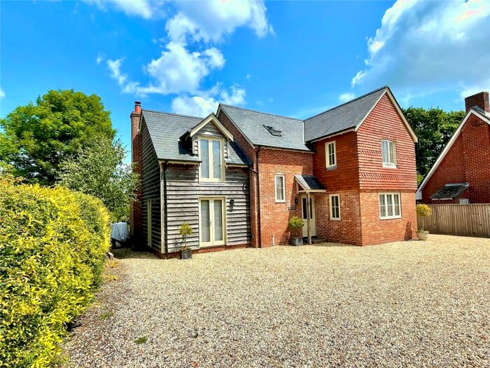 3 Bedroom Equestrian Facility For Sale In Holly Lane, Pilley, Lymington, Hampshire, SO41