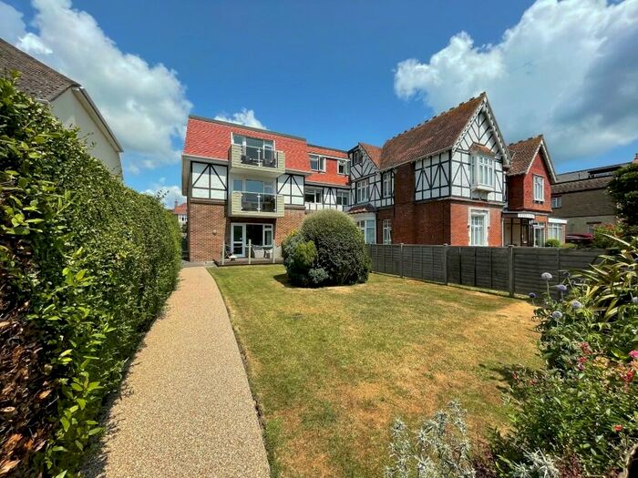 2 Bedroom Flat To Rent In Victoria Avenue, Swanage, Dorset, BH19
