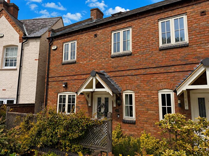 3 Bedroom Semi Detached House For Sale In Crown Close, Great Glen, Leicester, LE8