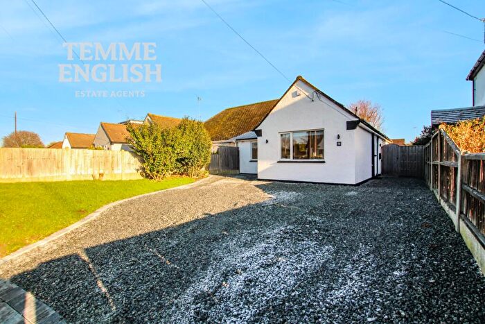 3 Bedroom Semi-Detached Bungalow For Sale In Swan Lane, Wickford, SS11