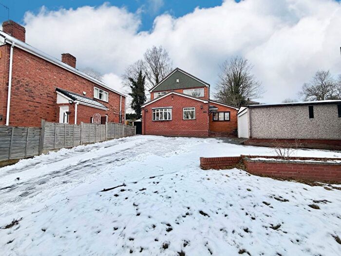 3 Bedroom Detached House For Sale In Delph Road, Brierley Hill, DY5