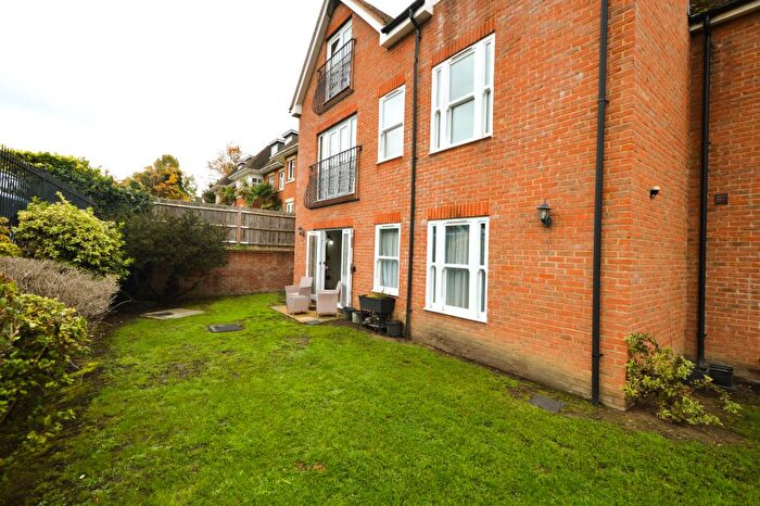 2 Bedroom Flat For Sale In Rowan Court, Bagshot, GU19