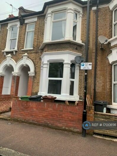2 Bedroom Flat To Rent In Leytonstone, London, E11