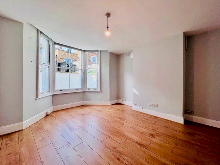 1 Bedroom Flat To Rent In Brookfield Road, Victoria Park, E9