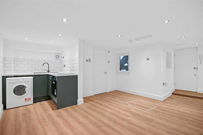 Apartment To Rent In Sandringham Road, London, E8