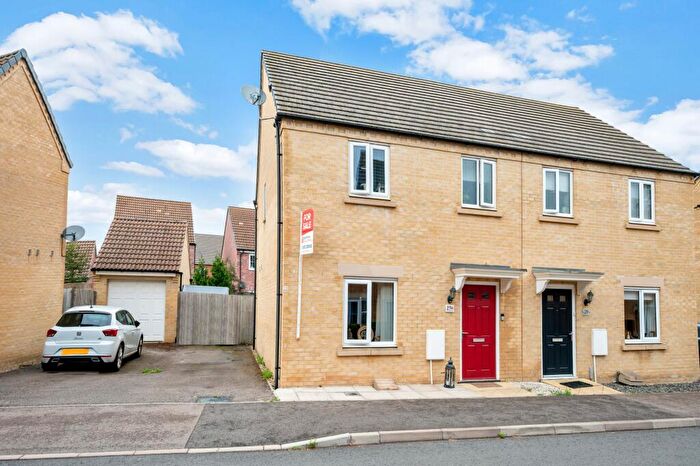 3 Bedroom Semi-Detached House For Sale In Wheatfield Way, Barleythorpe, LE15