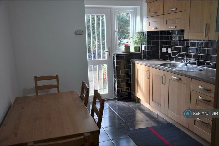 2 Bedroom Flat To Rent In Croydon, Croydon, CR0