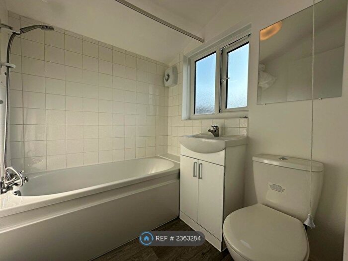 1 Bedroom Flat To Rent In Claxton Grove, London, W6