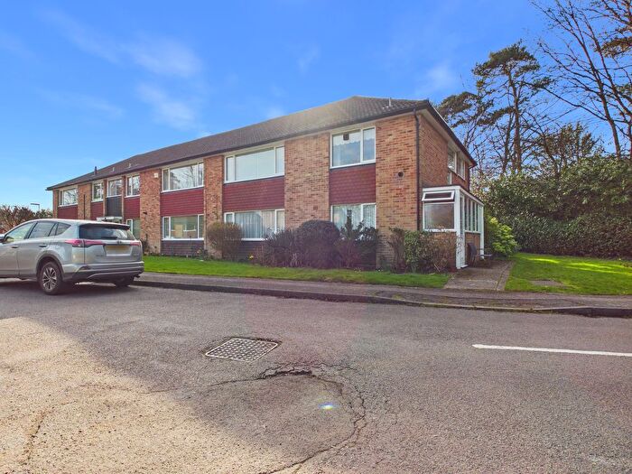 2 Bedroom Maisonette For Sale In Furrows Place, Caterham, CR3