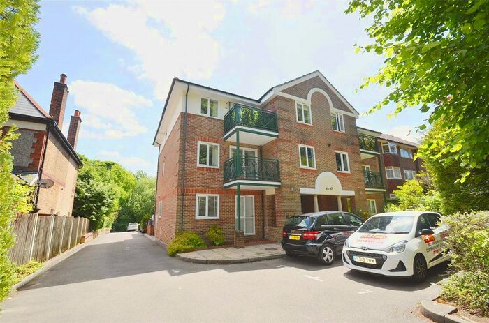 1 Bedroom Flat To Rent In The Crescent, Belmont, Surrey, SM2
