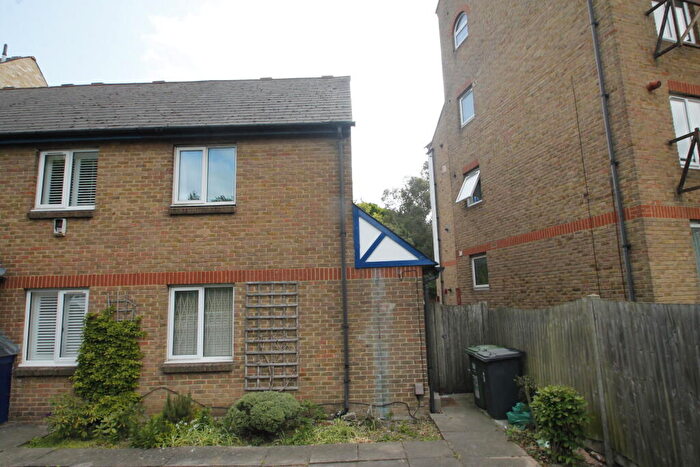 2 Bedroom House To Rent In Sydenham Hill, SE26