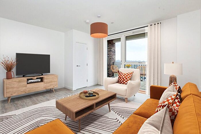 2 Bedroom Flat For Sale In St. Cloud Way, Maidenhead, Berkshire, SL6