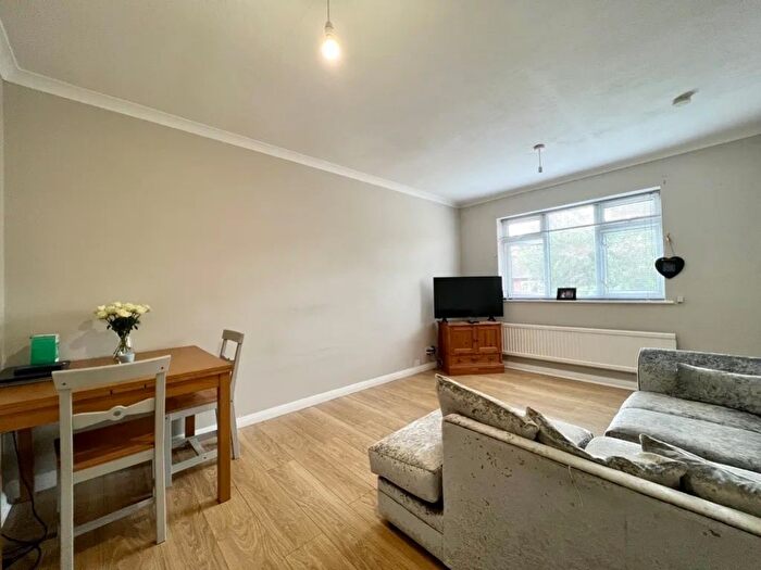 2 Bedroom Maisonette To Rent In Tower Road, Bexleyheath, Kent, DA7