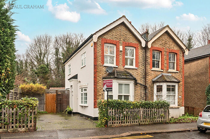 3 Bedroom Semi Detached House For Sale In Shorts Road, Carshalton, SM5