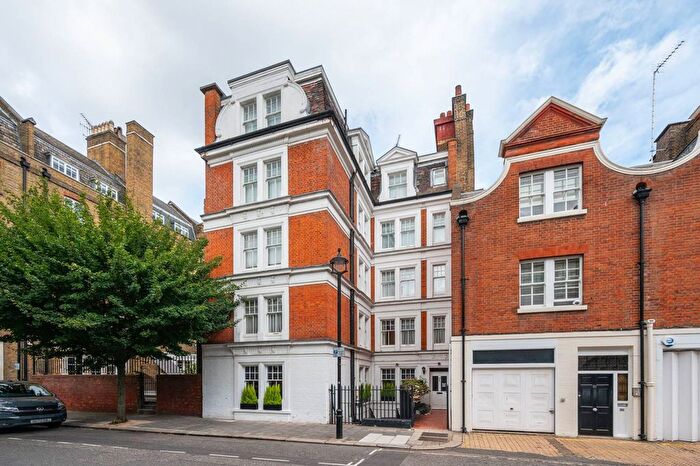 2 Bedroom Flat To Rent In Lees Place, Mayfair, London, W1K